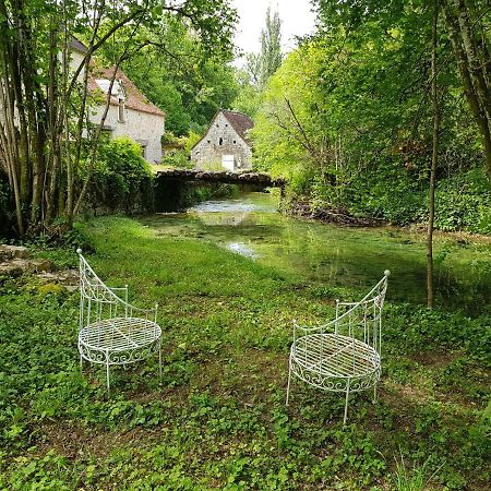Bed and Breakfast Le Moulin De Jules Et Akasha Murat Esterno foto