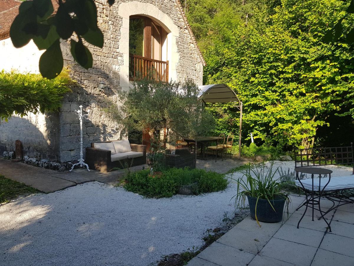 Bed and Breakfast Le Moulin De Jules Et Akasha Murat Esterno foto
