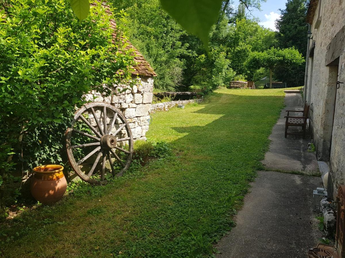 Bed and Breakfast Le Moulin De Jules Et Akasha Murat Esterno foto