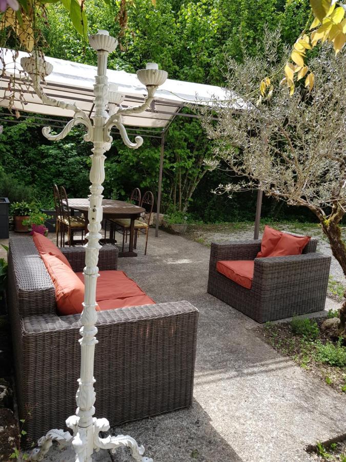 Bed and Breakfast Le Moulin De Jules Et Akasha Murat Esterno foto