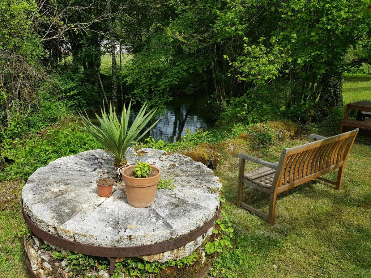Bed and Breakfast Le Moulin De Jules Et Akasha Murat Esterno foto