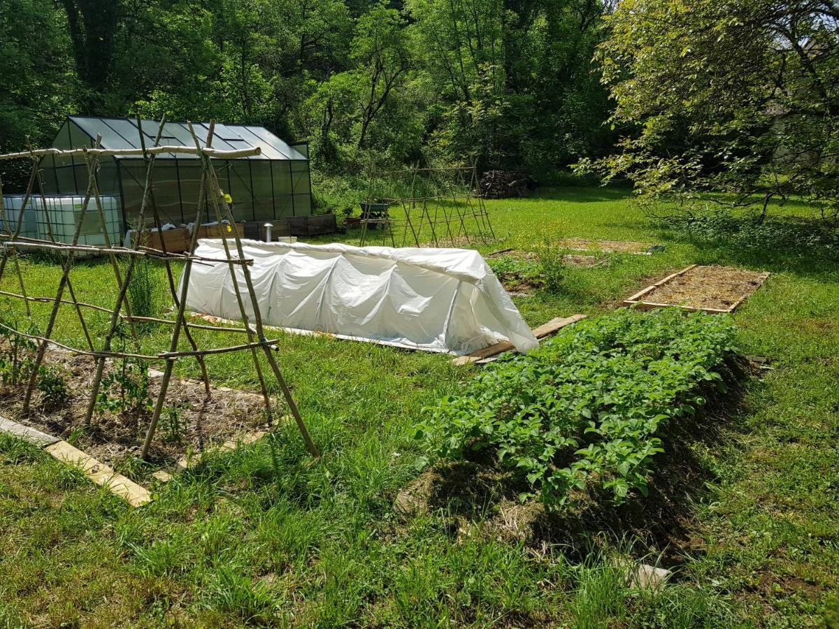 Bed and Breakfast Le Moulin De Jules Et Akasha Murat Esterno foto